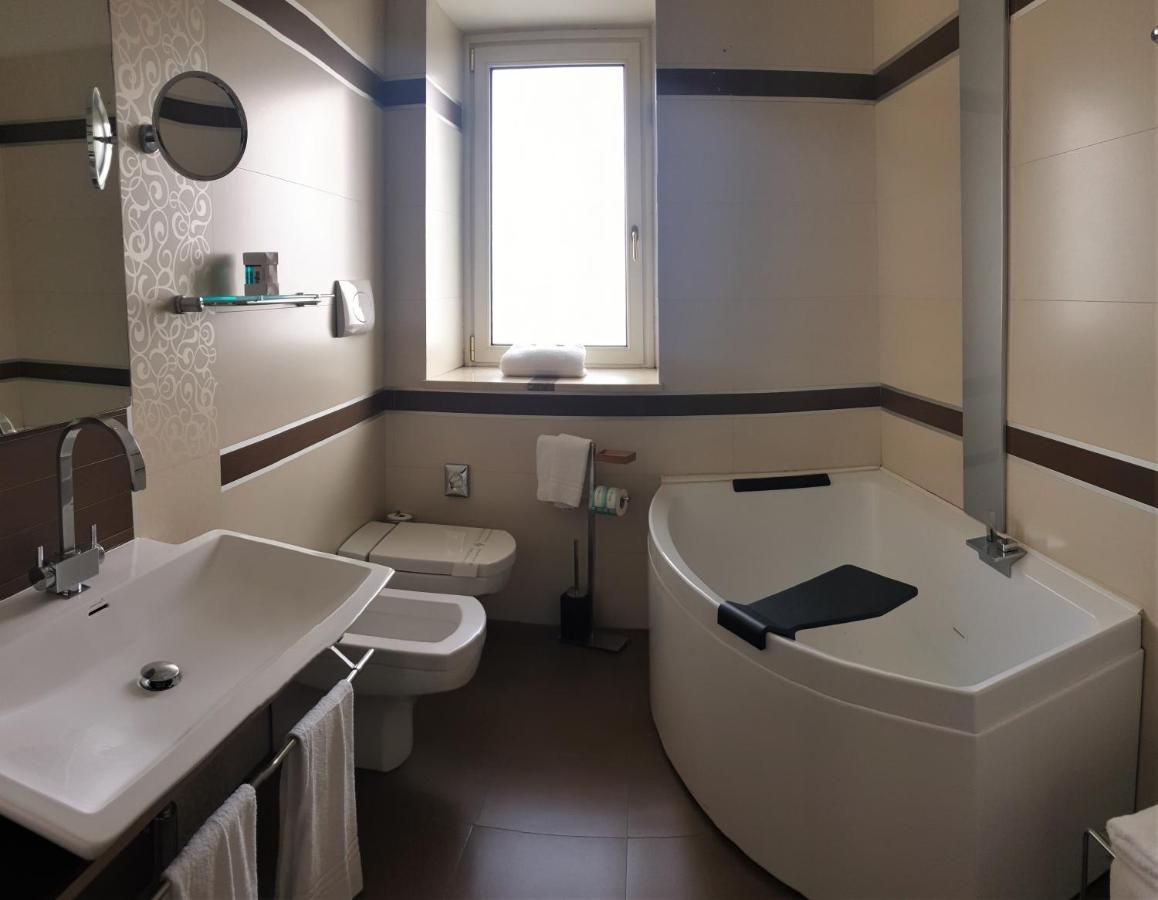 Hotel Cenacolo Somma Vesuviana Bagian luar foto