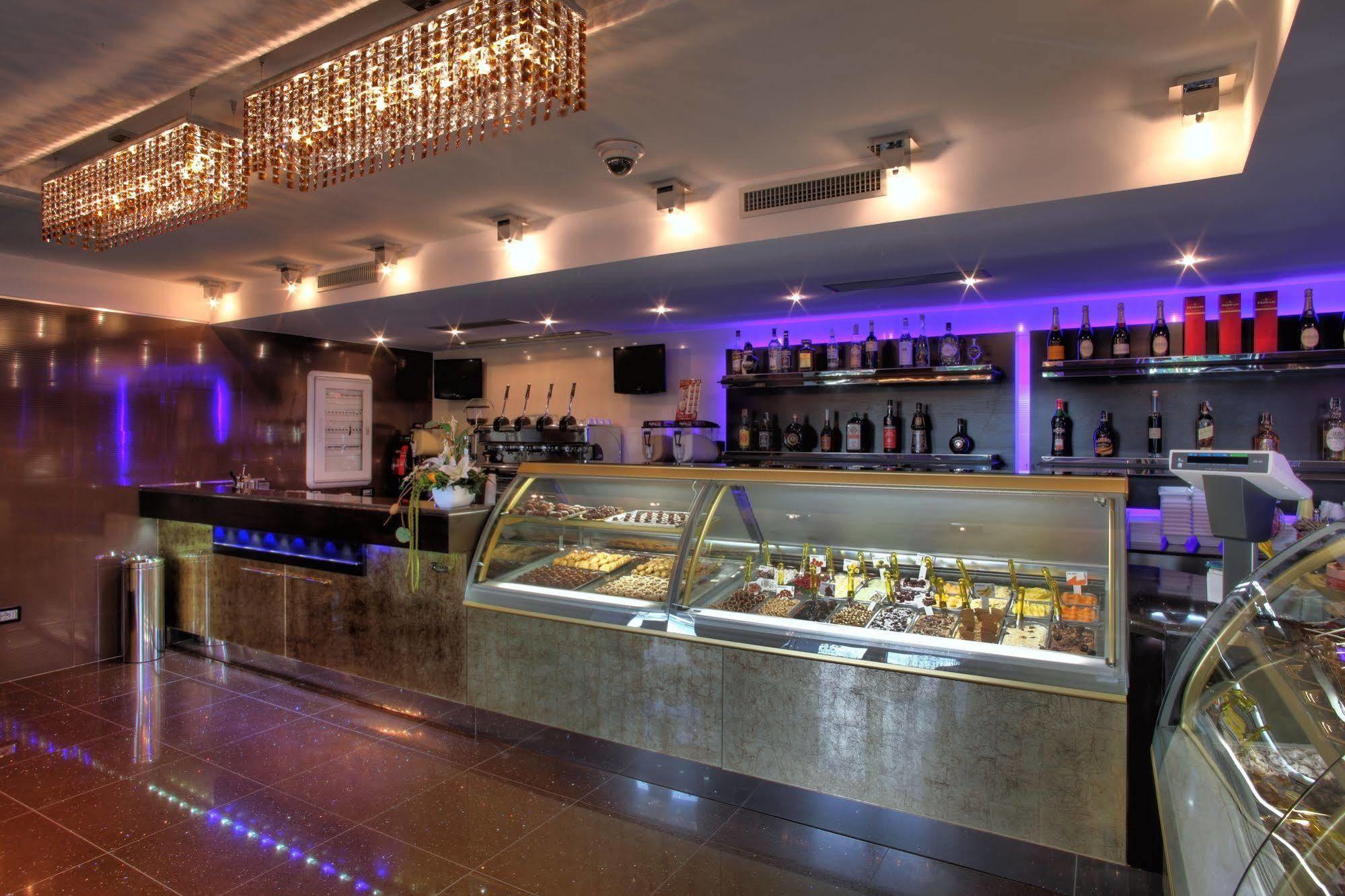 Hotel Cenacolo Somma Vesuviana Bagian luar foto